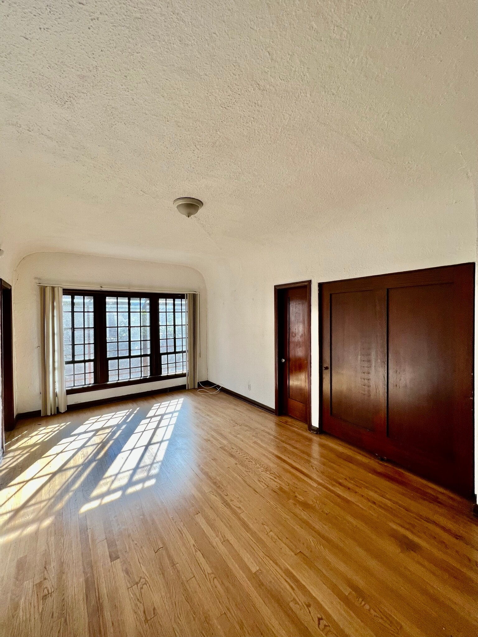 Building Photo - 367 N Orange Grove Ave