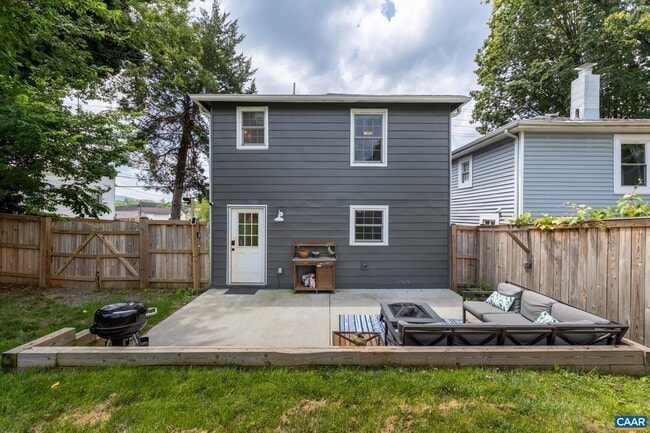 Building Photo - 903 Charlton Ave