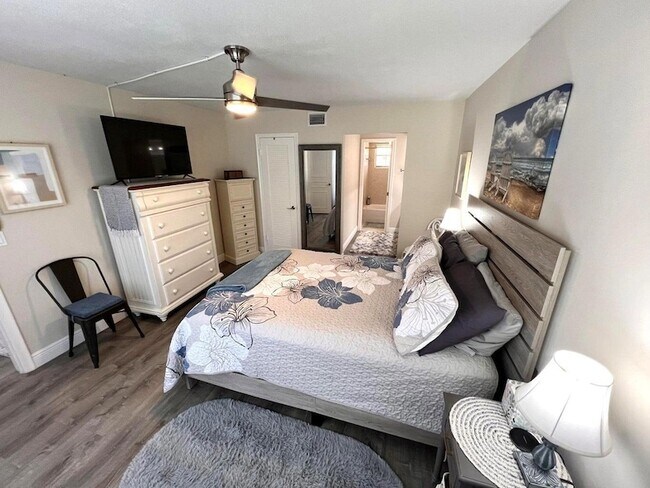 Building Photo - 5580 Tamberlane Cir