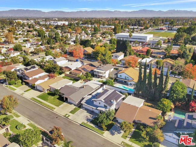 Building Photo - 6324 Geyser Ave