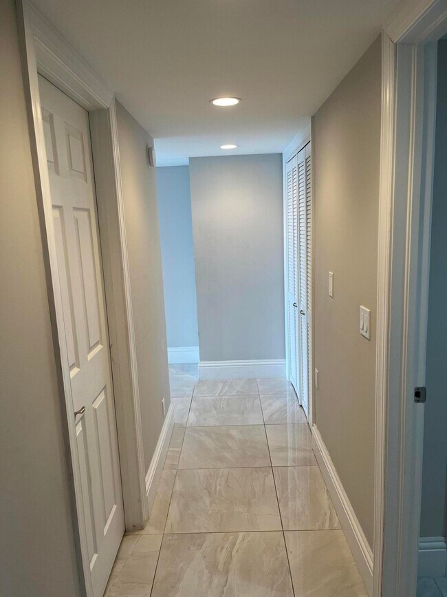 Building Photo - 155 Yacht Club Dr