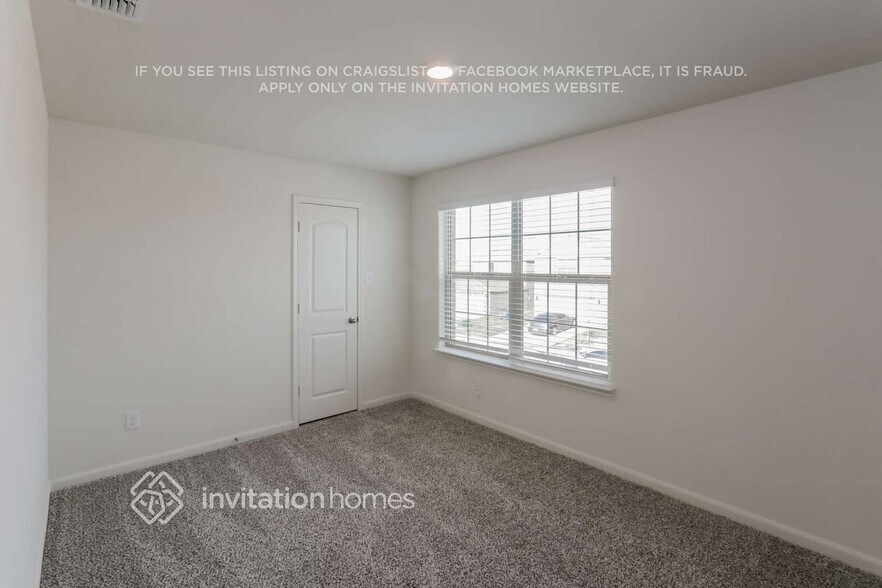 Building Photo - 3023 Chico Dr
