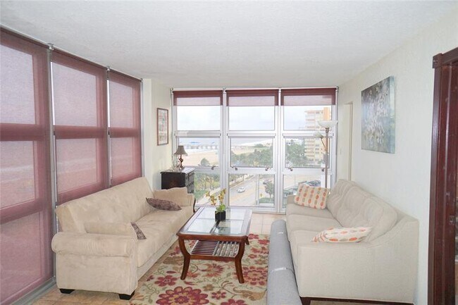 Building Photo - 525 N Ocean Blvd