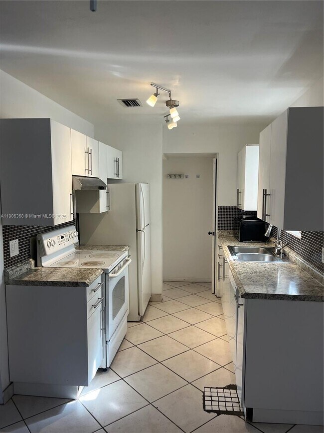 Building Photo - 2236 Jackson St