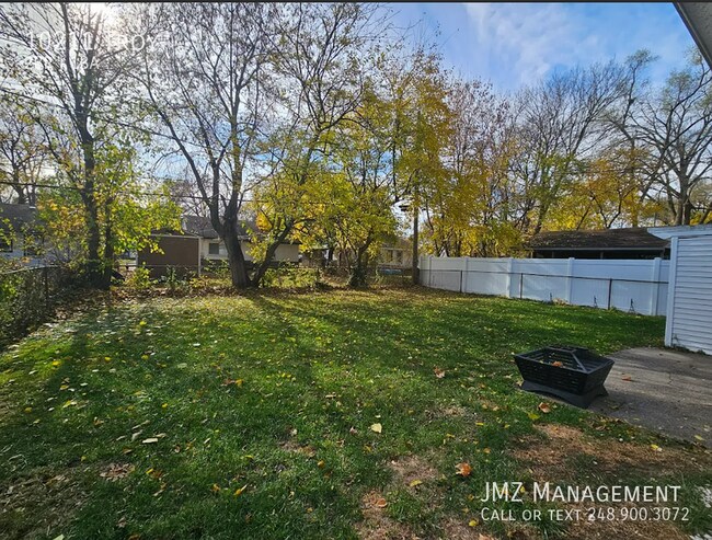 Building Photo - 10211 Troy-