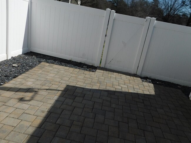 Building Photo - 4609 Milfax Rd