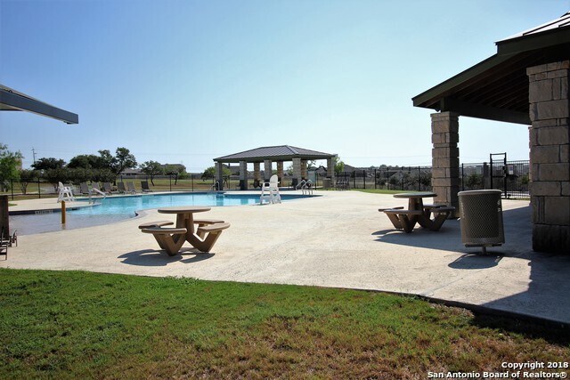 Building Photo - Immaculate rental now available in coveted...