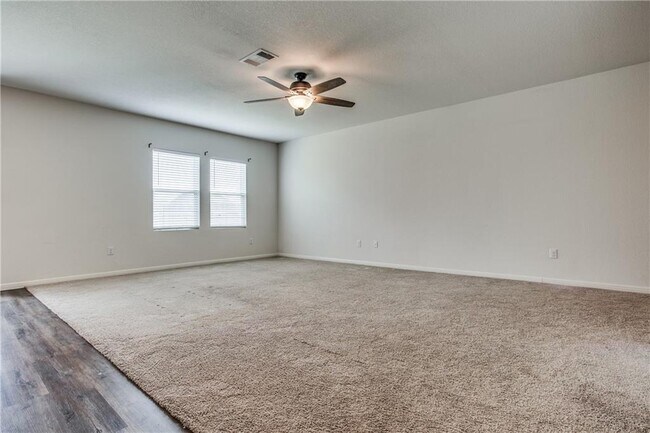 Building Photo - 509 Peony Ct
