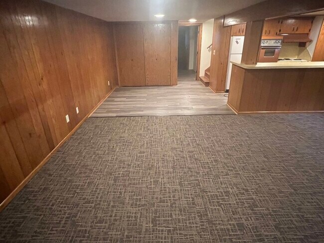 Building Photo - 1643 Stanbridge Ave