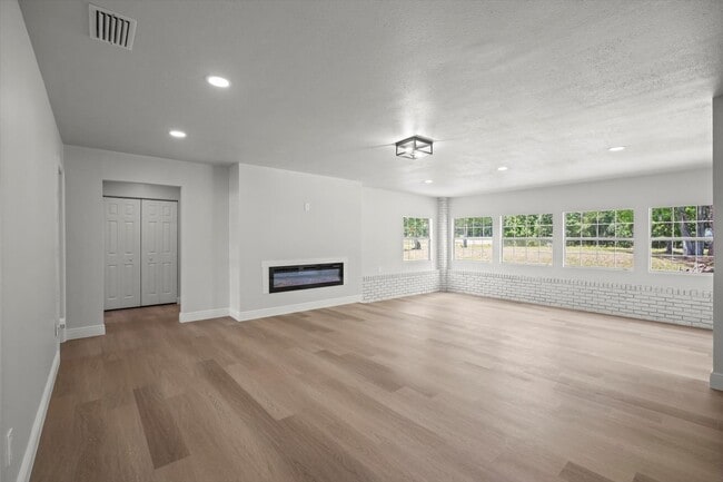 Building Photo - 100 Redbud Woods Trail