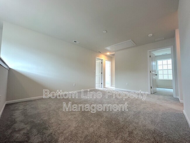 Building Photo - 5336 Small St