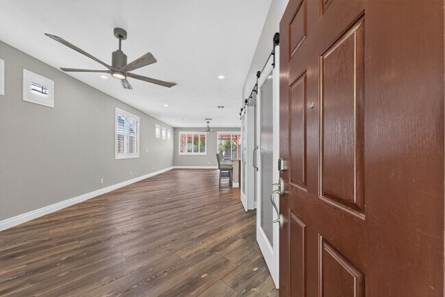 Building Photo - 1647 Gateway Dr