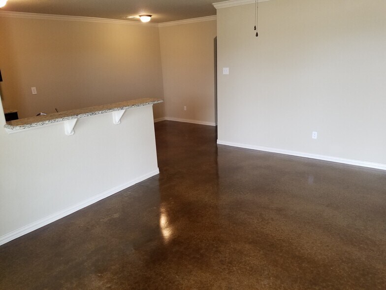 Building Photo - 129 Crossfire Ct
