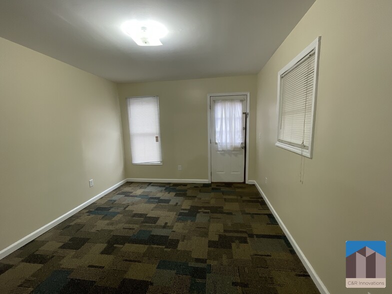 Building Photo - 2595 Woodland Dr NW