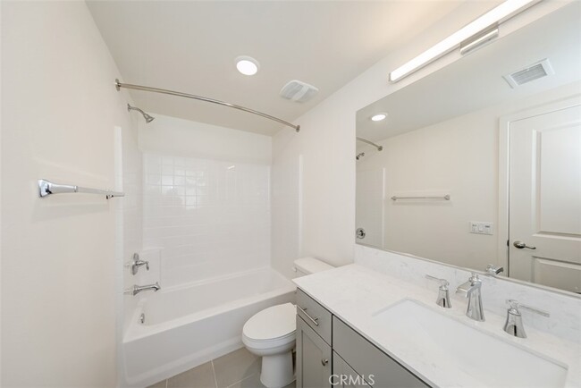 Building Photo - 9124 Huntington Dr