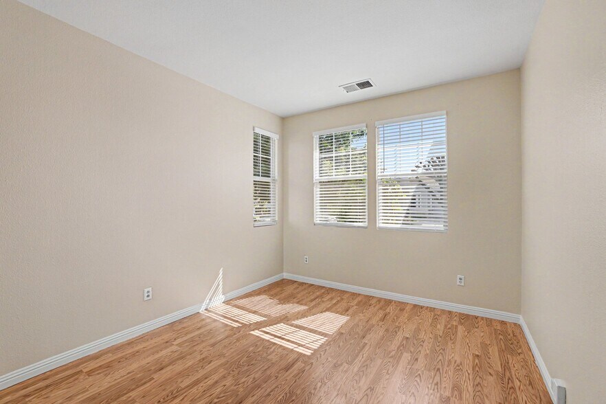 Building Photo - 337 Upton Pyne Dr