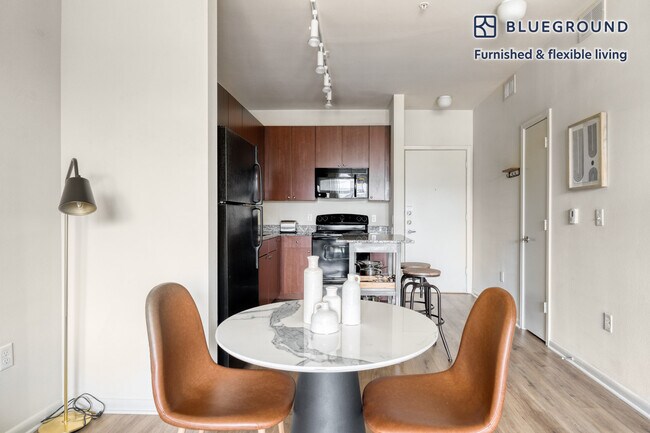 Building Photo - 3001 Esperanza Crossing