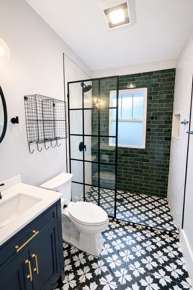 Building Photo - Charming Asheville Cottage!