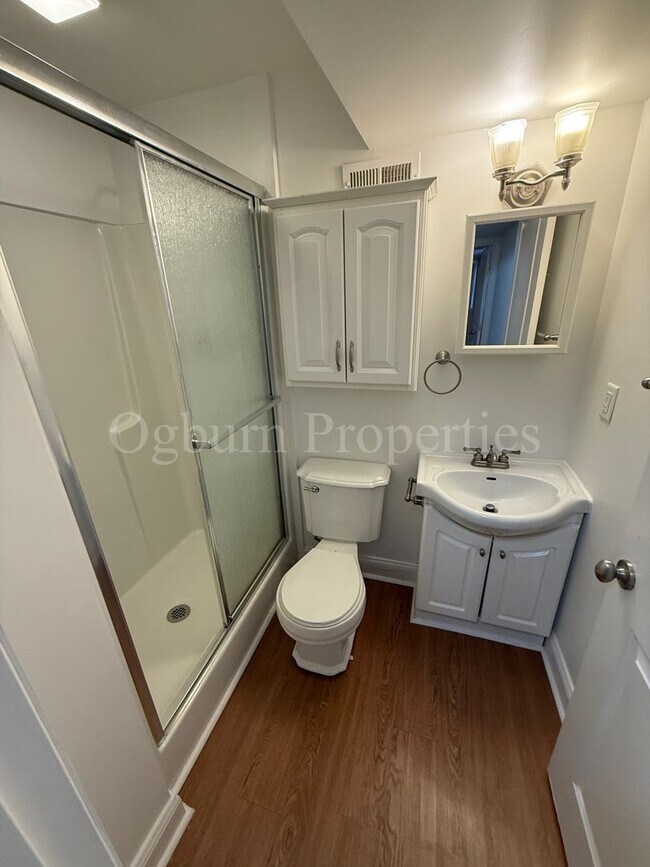 Building Photo - 120 Crafton St