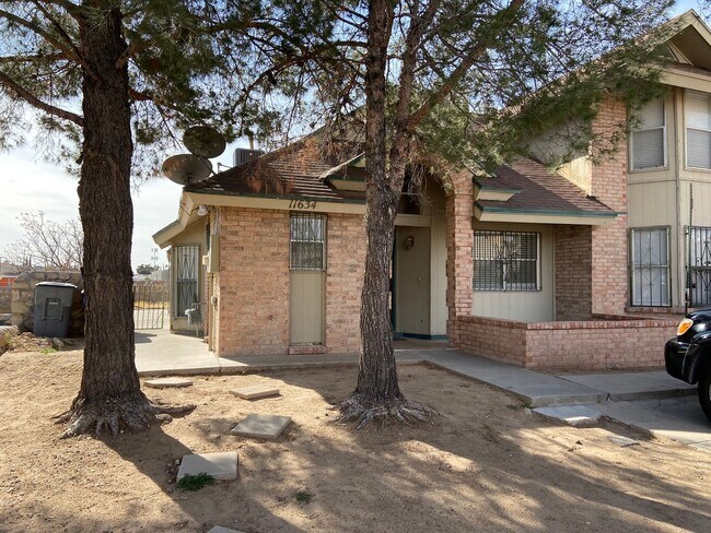 Building Photo - EASTSIDE DUPLEX FOR RENT