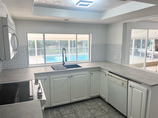 Building Photo - 11631 Seminole Dr