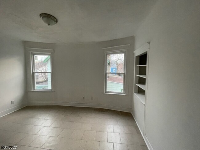 Building Photo - 205 N Clinton St
