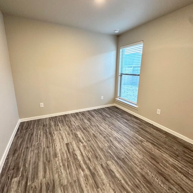 Building Photo - 2106 N Avenue J