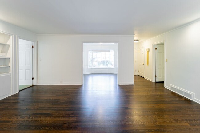 Building Photo - Newly Remodel Home in West Hills!