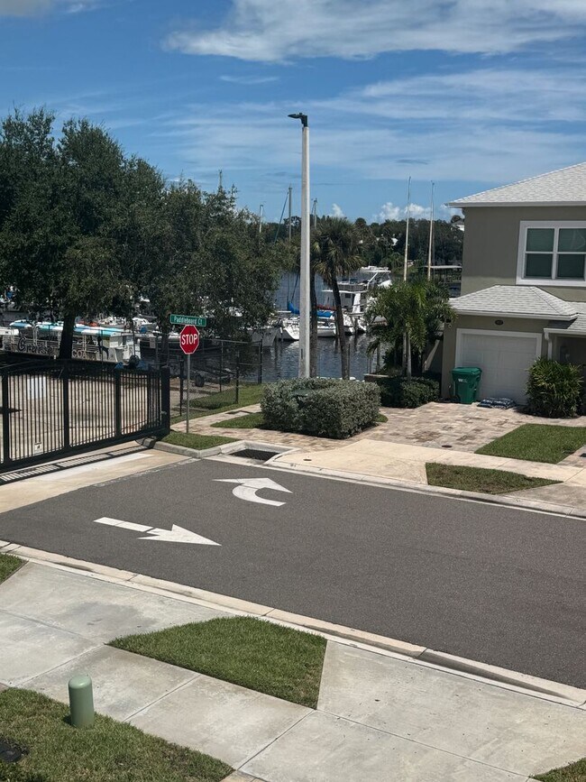 Building Photo - 930 Paddleboard Ct