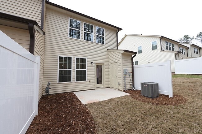 Building Photo - Immaculate End Unit Townhome in Research Triangle Park