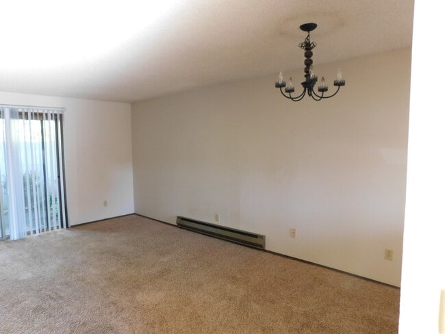 Building Photo - Beautiful Condo Style Home