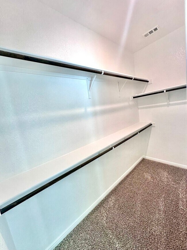 Building Photo - Luxury 3-Bed, 2-Bath Duplex in Buda!