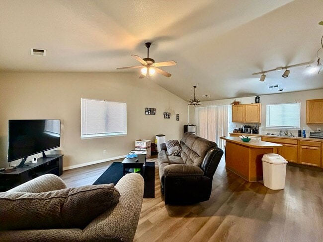 Building Photo - 310 S Rachel Ave