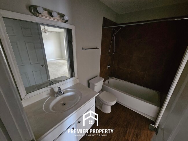 Building Photo - 6622 Amersham Dr