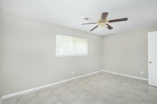 Building Photo - 9619 Rockhurst Dr