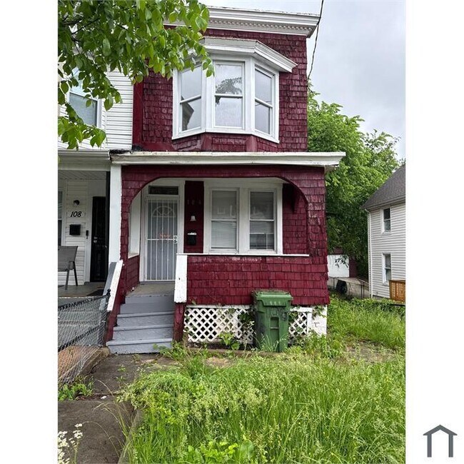Building Photo - 3 Bedroom Rehabbed home