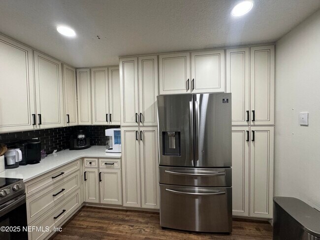 Building Photo - 9556 Armelle Way