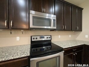 Building Photo - 11838 Twin Oaks Path