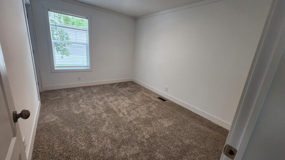 Building Photo - 3735 Pinoak St