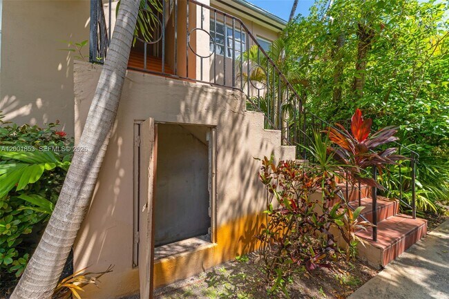 Building Photo - 28 Almeria Ave