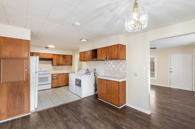 Building Photo - 2204 Cooper Ave