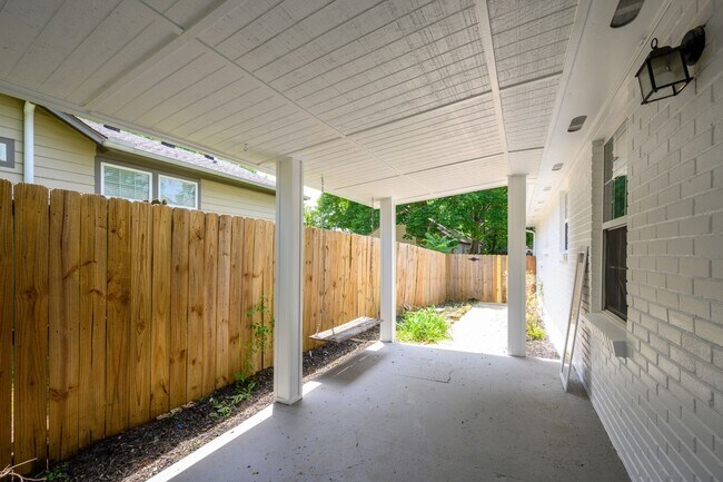 Building Photo - **REMODELED EAST NASHVILLE BUNGALOW IN HIG...