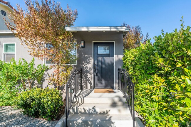 Building Photo - Cozy Home in Culver City!