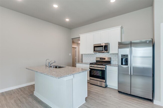 Building Photo - 925 Oak Mist Ln