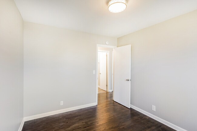 Building Photo - Charming 3-Bedroom Clarksville Home with Garage