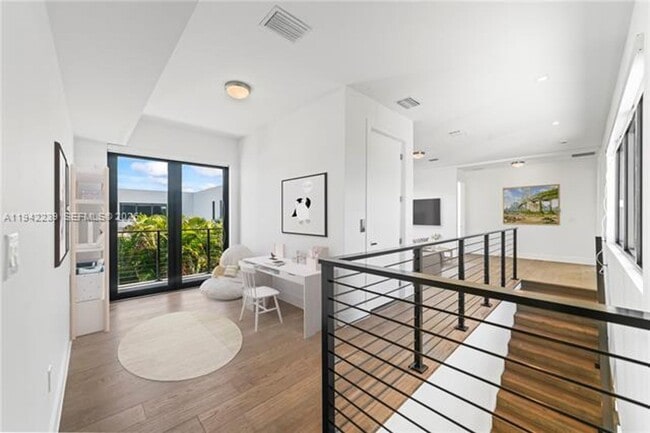 Building Photo - 16680 Botaniko Dr N