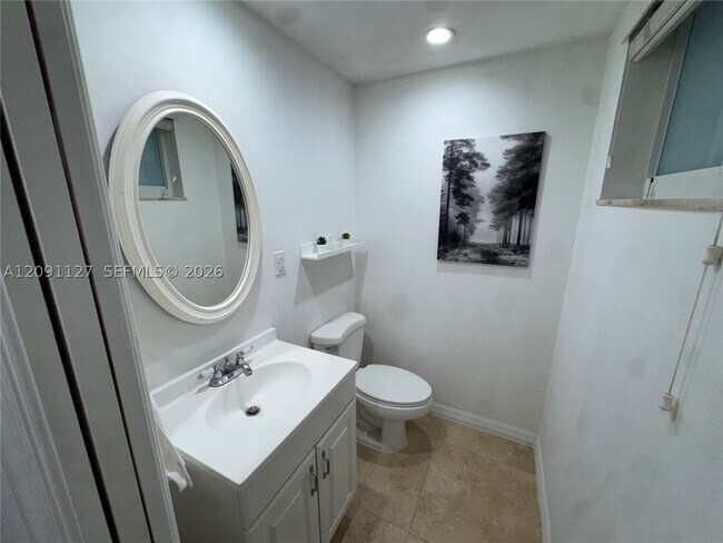 Building Photo - 240 Galen Dr