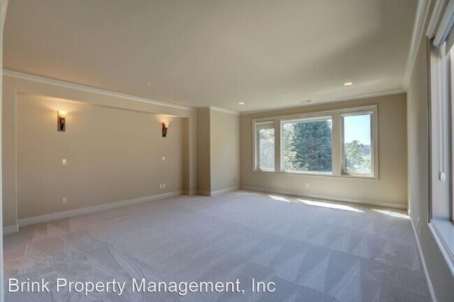Building Photo - 4 br, 3.5 bath House - 10925 SE Lake Rd