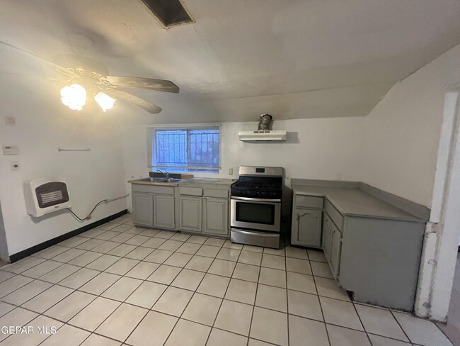 Building Photo - 6389 Salas Ln