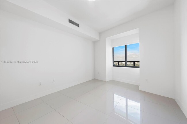 Building Photo - 1100 Biscayne Blvd